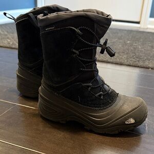 Boys NorthFace winter boots